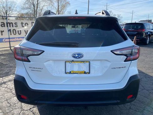 Used 2024 Subaru Outback Premium AWD/4WD image 3