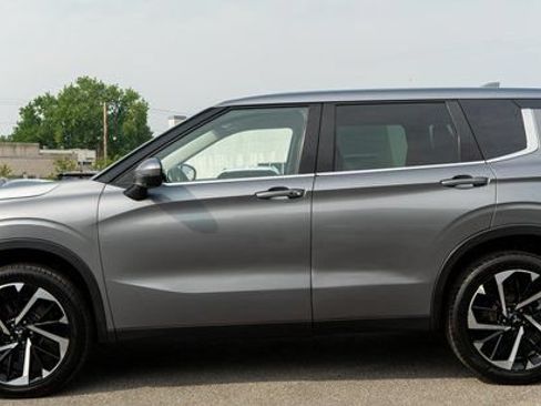 Used 2023 Mitsubishi Outlander SE AWD/4WD image 9