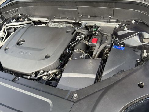 Certified 2025 Volvo XC90 B6 Plus image 37