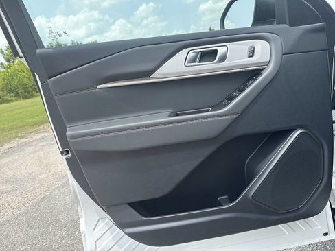 New 2026 Ford Explorer Active RWD image 10