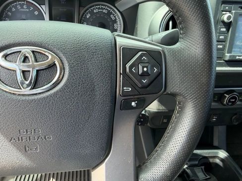 Used 2016 Toyota Tacoma SR5 w/ SR5 Appearance Package (SN) image 24