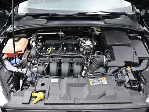 Used 2016 Ford Focus SE w/ SE Sport Package FWD image 24