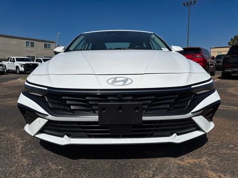 Used 2024 Hyundai Elantra Limited FWD image 2