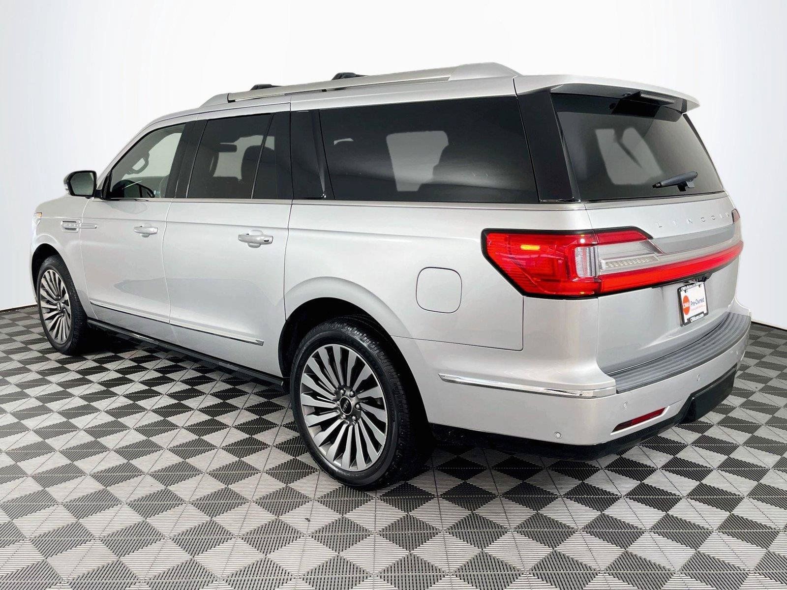 Used 2018 Lincoln Navigator L Reserve w/ Technology Package AWD/4WD image 6