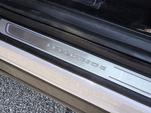 Used 2022 Kia Telluride S FWD image 43