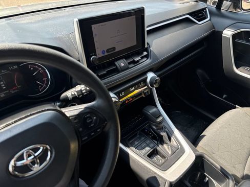 Used 2025 Toyota RAV4 XLE AWD/4WD image 22