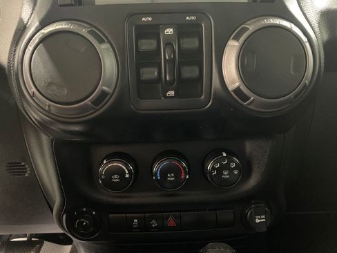 Used 2012 Jeep Wrangler Unlimited Sport image 23