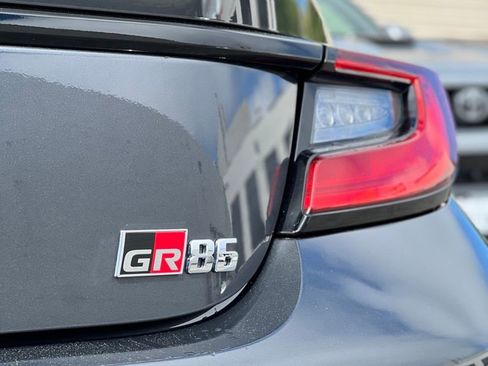 Used 2025 Toyota GR86 Premium w/ Performance Package RWD image 10
