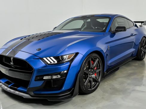 Used 2021 Ford Mustang Shelby GT500 w/ Carbon Fiber Track Pack RWD image 5