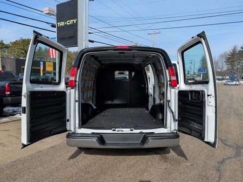 Used 2024 GMC Savana 2500 w/ Driver Convenience Package image 24