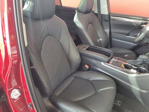 New 2026 Toyota Highlander Platinum AWD/4WD image 39
