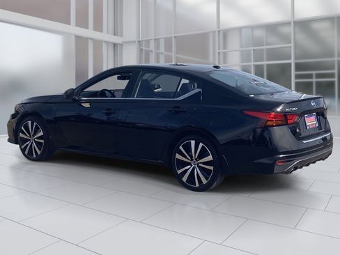 Certified 2021 Nissan Altima 2.5 SR w/ SR Premium Package image 4