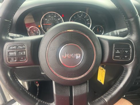 Used 2012 Jeep Wrangler Unlimited Sahara w/ Connectivity Group AWD/4WD image 19