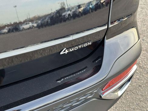 Used 2023 Volkswagen Taos SE w/ Black Wheel Package image 11