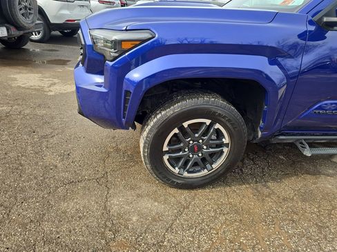 Used 2025 Toyota Tacoma TRD Sport image 9