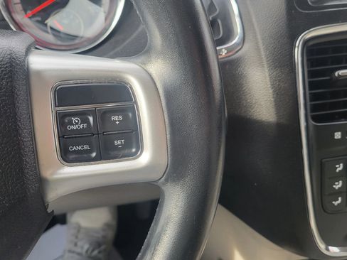 Used 2015 Dodge Grand Caravan SXT w/ UConnect Hands-Free Group image 30