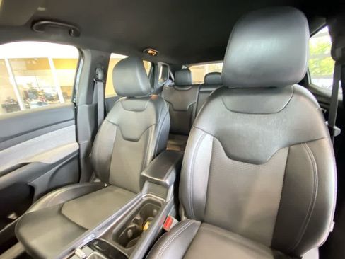 Used 2024 Jeep Compass Latitude AWD/4WD image 14
