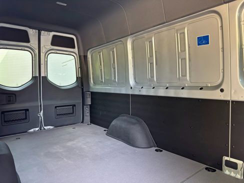 Used 2024 Mercedes-Benz Sprinter 2500 image 48