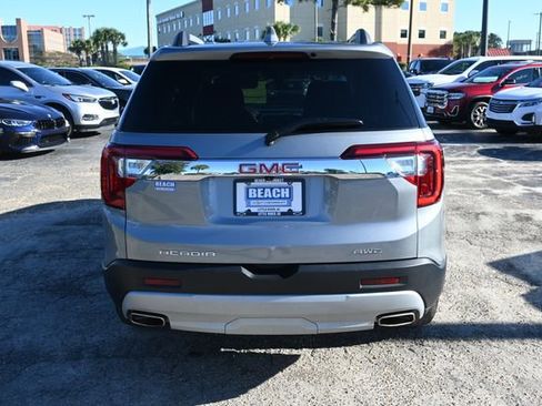 Used 2023 GMC Acadia SLE w/ Driver Convenience Package image 4