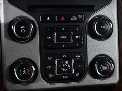 Used 2015 Ford F250 Lariat w/ Chrome Package image 28