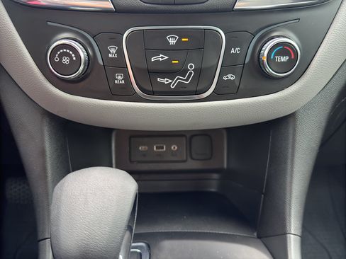 Used 2023 Chevrolet Equinox LS AWD/4WD image 25