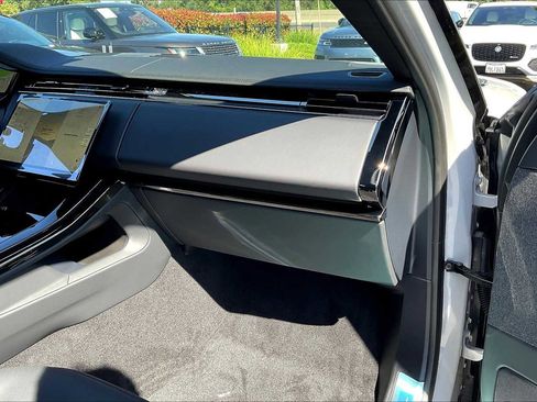 New 2025 Land Rover Range Rover Sport Dynamic SE image 28