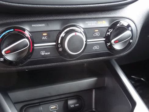 Used 2025 Kia Soul LX w/ LX Technology Package FWD image 22