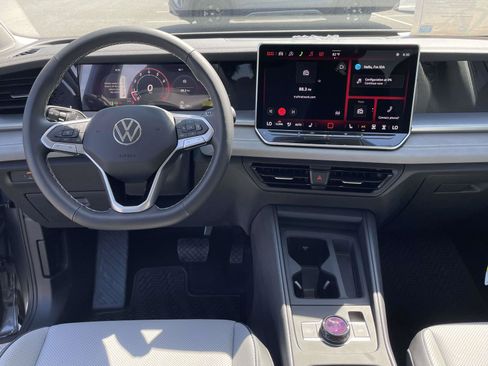 New 2026 Volkswagen Tiguan SE FWD image 13