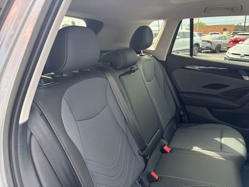 Used 2025 Volkswagen Tiguan SE AWD/4WD image 25