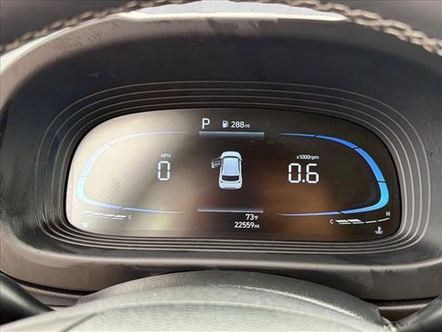 Used 2025 Hyundai Venue SEL FWD image 10