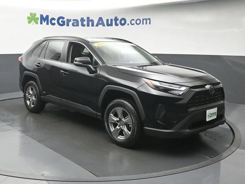 Used 2025 Toyota RAV4 XLE AWD/4WD image 2