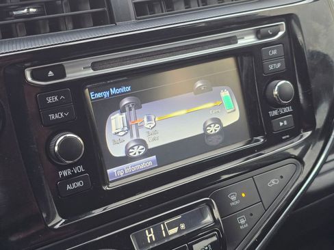 Used 2018 Toyota Prius C Two image 30