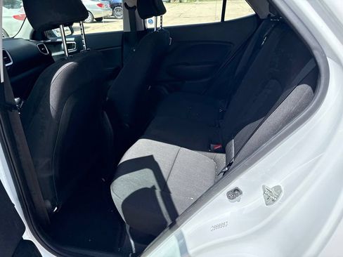 Used 2024 Hyundai Venue SE FWD image 14
