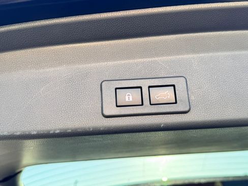 Used 2022 Subaru Ascent Limited w/ Technology Package image 29