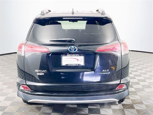 Used 2018 Toyota RAV4 LE image 7