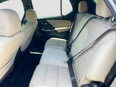 Used 2023 Chevrolet Traverse LS FWD image 22