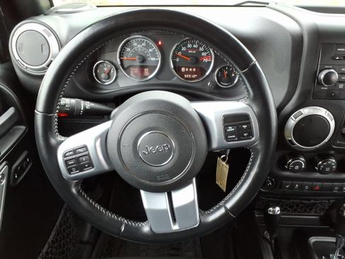 Used 2016 Jeep Wrangler Unlimited Rubicon AWD/4WD image 28