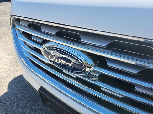 Used 2023 Ford Edge Titanium image 22