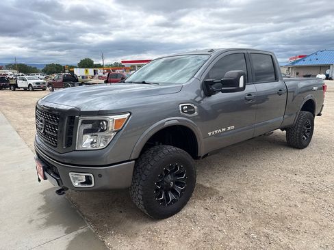Used 2018 Nissan Titan PRO-4X w/ Pro-4x Convenience Package AWD/4WD image 2