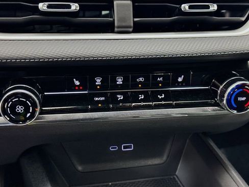 Used 2025 Chevrolet Equinox LT w/ Safety and Technology Package image 17