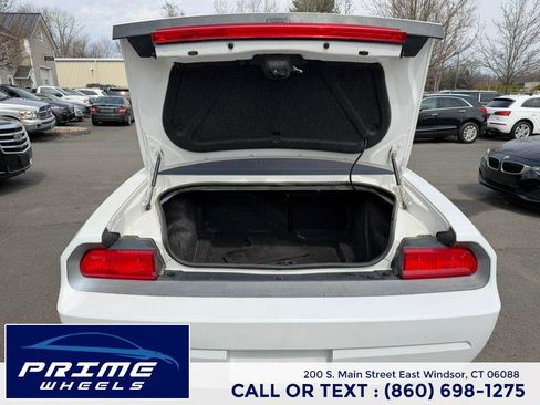 Used 2014 Dodge Challenger SXT image 12