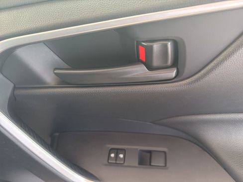 Used 2025 Toyota RAV4 LE image 33