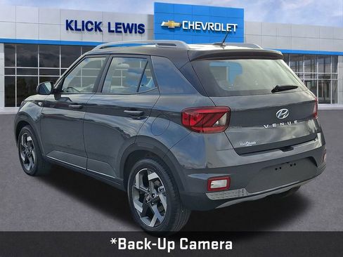 Used 2026 Hyundai Venue SEL image 4