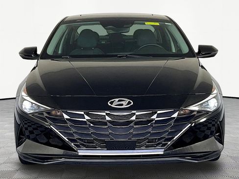 Used 2022 Hyundai Elantra Limited FWD image 2
