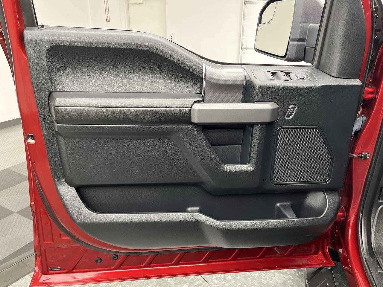 Used 2016 Ford F150 XLT w/ Equipment Group 302A Luxury AWD/4WD image 8