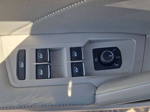 Used 2022 Volkswagen Tiguan SE FWD image 27