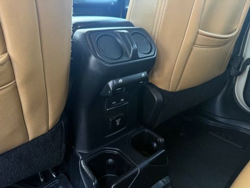 Used 2020 Jeep Gladiator Rubicon AWD/4WD image 35