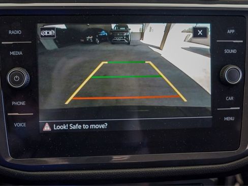 Used 2024 Volkswagen Tiguan SE image 12