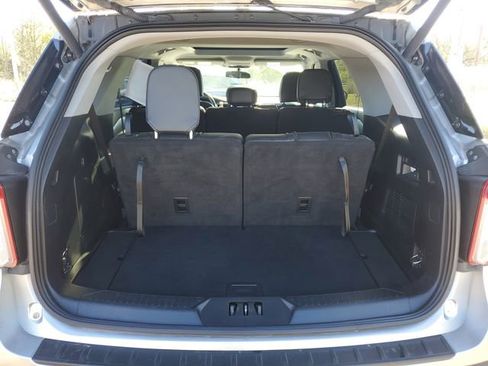 Used 2021 Ford Explorer XLT w/ Equipment Group 202A AWD/4WD image 8