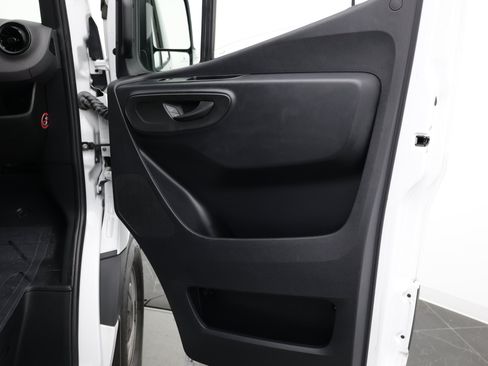 Used 2023 Mercedes-Benz Sprinter 2500 image 30